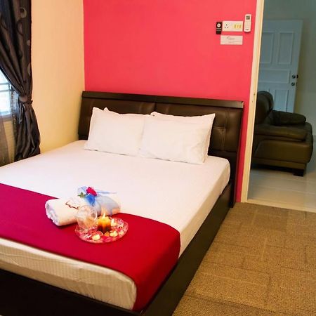 Homestay Hj Esmon Parit Raja Uthm Batu Pahat Eksteriør billede