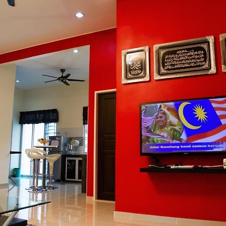 Homestay Hj Esmon Parit Raja Uthm Batu Pahat Eksteriør billede
