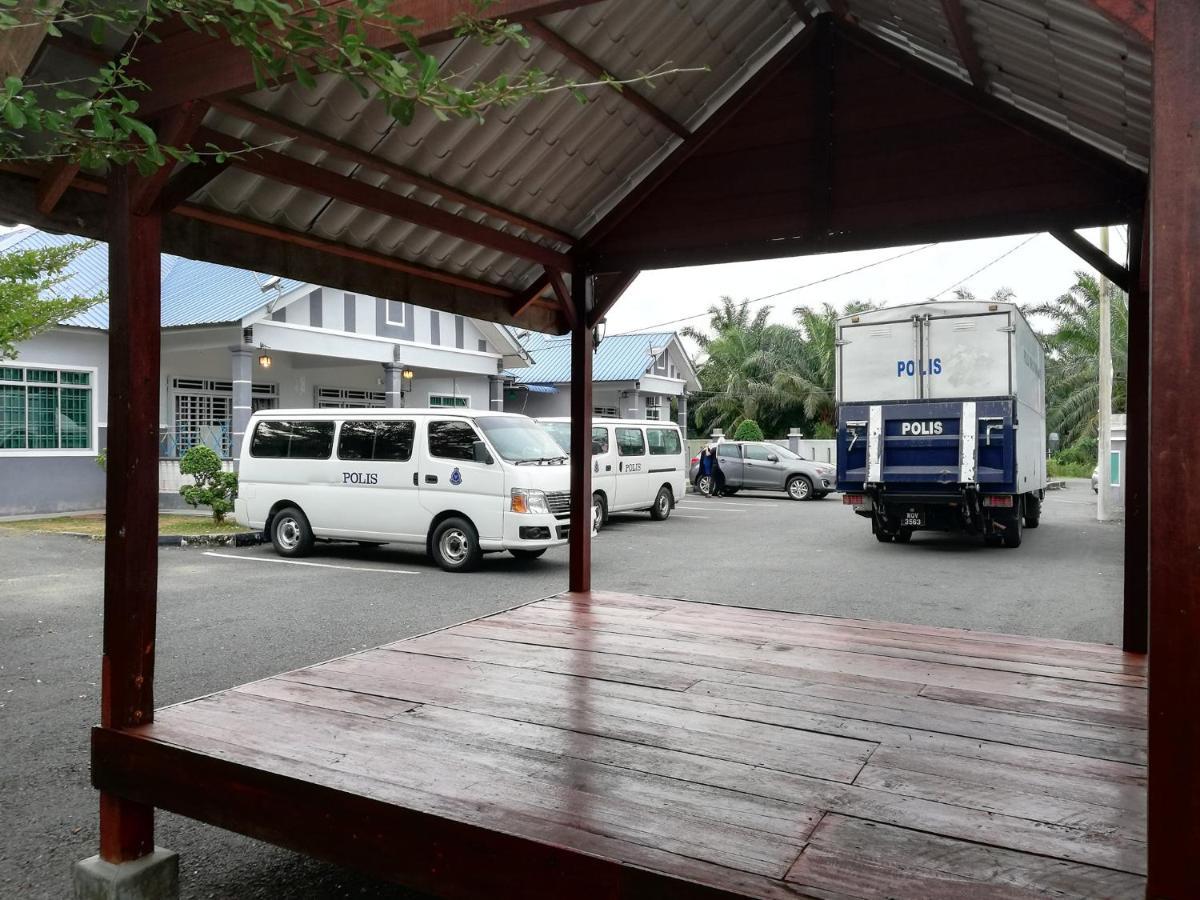 Homestay Hj Esmon Parit Raja Uthm Batu Pahat Eksteriør billede