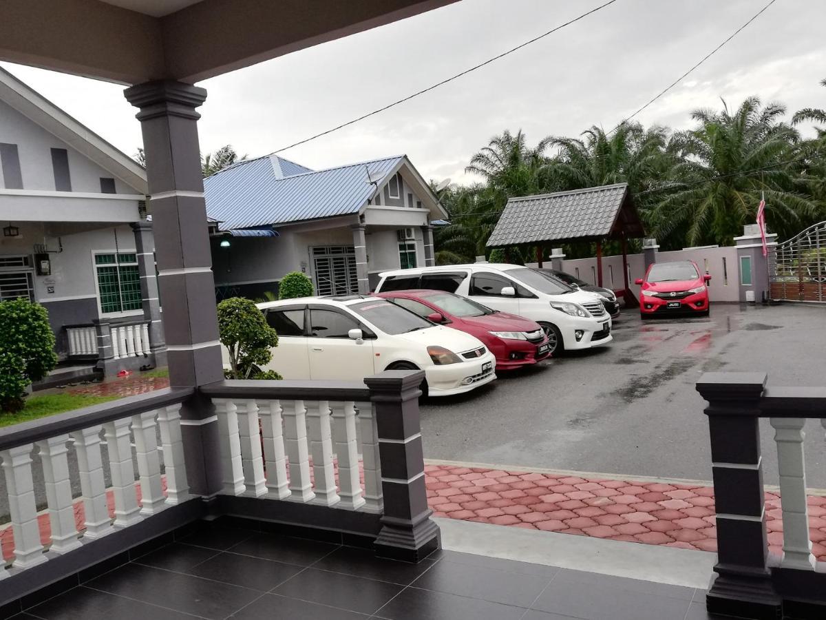 Homestay Hj Esmon Parit Raja Uthm Batu Pahat Eksteriør billede