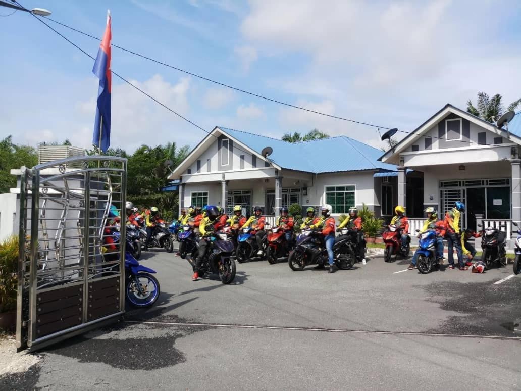 Homestay Hj Esmon Parit Raja Uthm Batu Pahat Eksteriør billede