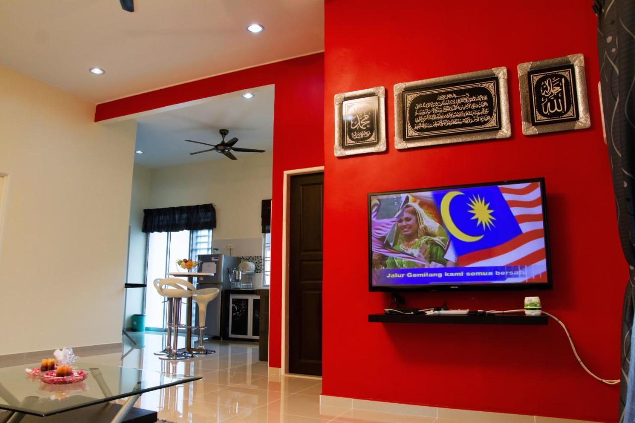 Homestay Hj Esmon Parit Raja Uthm Batu Pahat Eksteriør billede